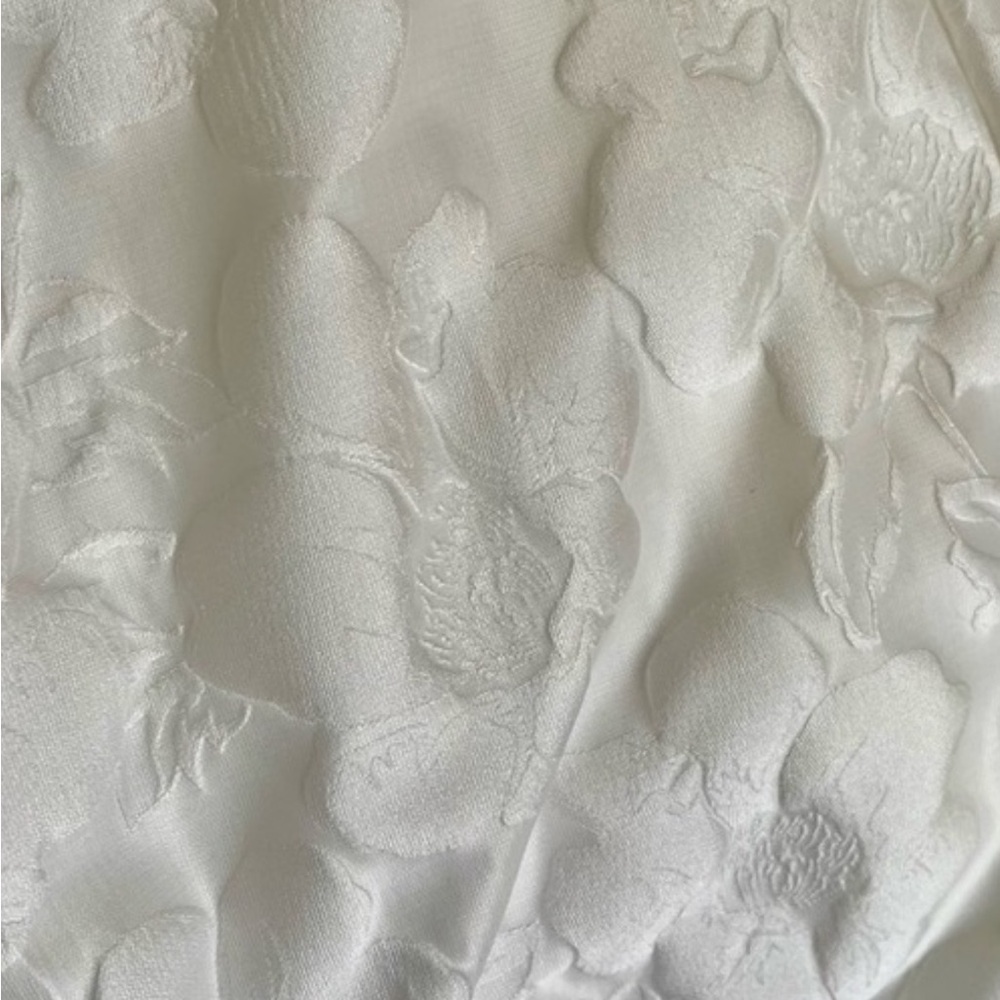David's Bridal Ivory V-Neck Wedding Gown - Picture 7 of 11